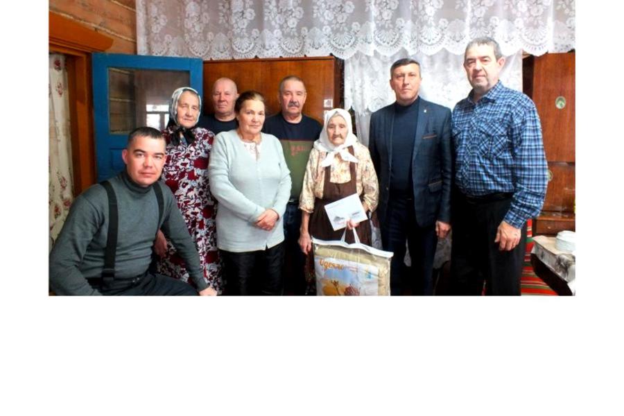 95-летний юбилей отметила жительница села Большие Яльчики Анна Казначеева