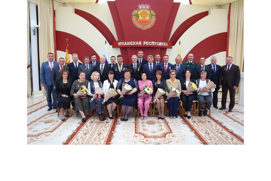Глава Чувашии Олег Николаев вручил государственные награды 27 выдающимся жителям республики