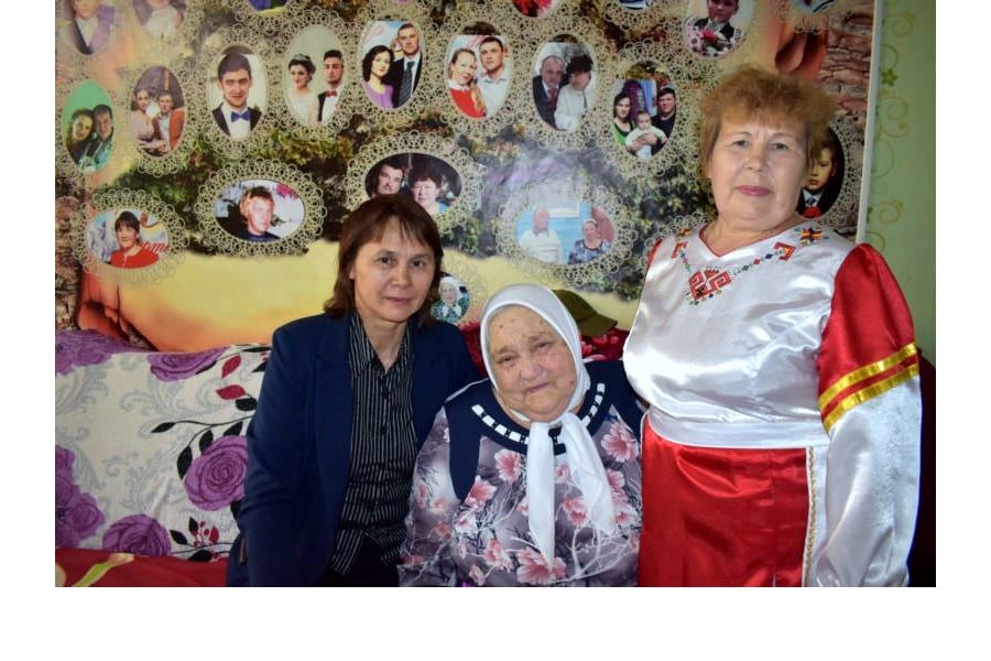 Свой 90-летний юбилей Татьяна Замятина встретила на ногах, с улыбкой на лице и любовью к жизни и людям