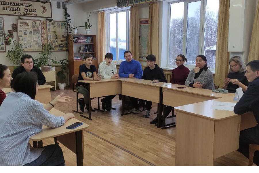 Прошла встреча с молодежью Иваньковского и Малокарачкинского территориальных отделов Ядринского муниципального округа