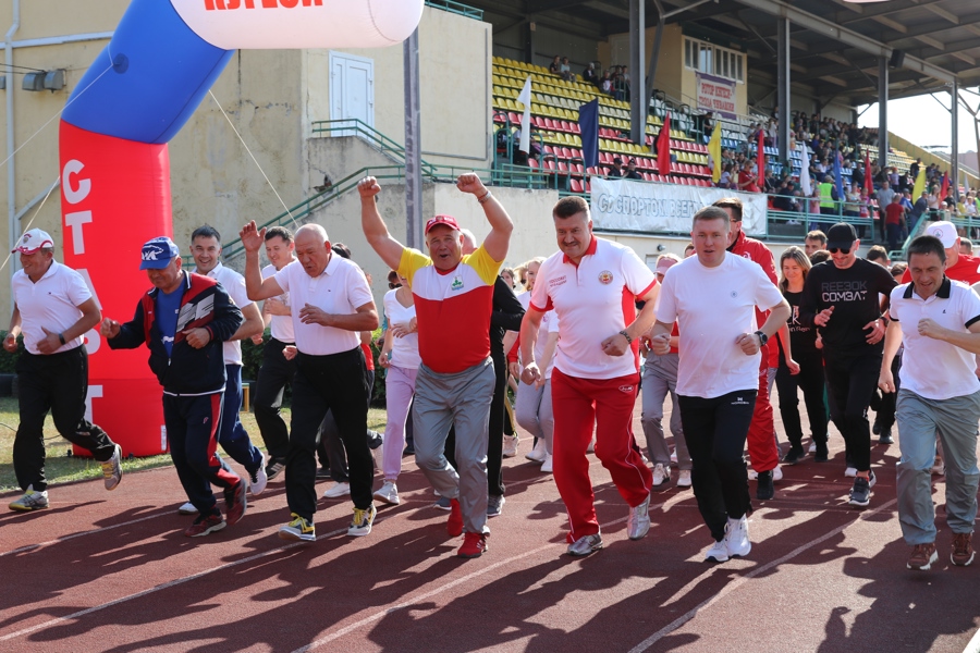 Сотни жителей Чебоксарского округа приняли участие на Всероссийском дне бега «Кросс Нации - 2023»