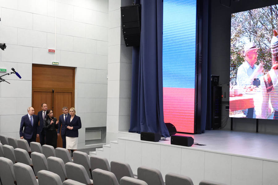 Владимир Путин посетил в Цивильске первый в Чувашии Центр культурного развития