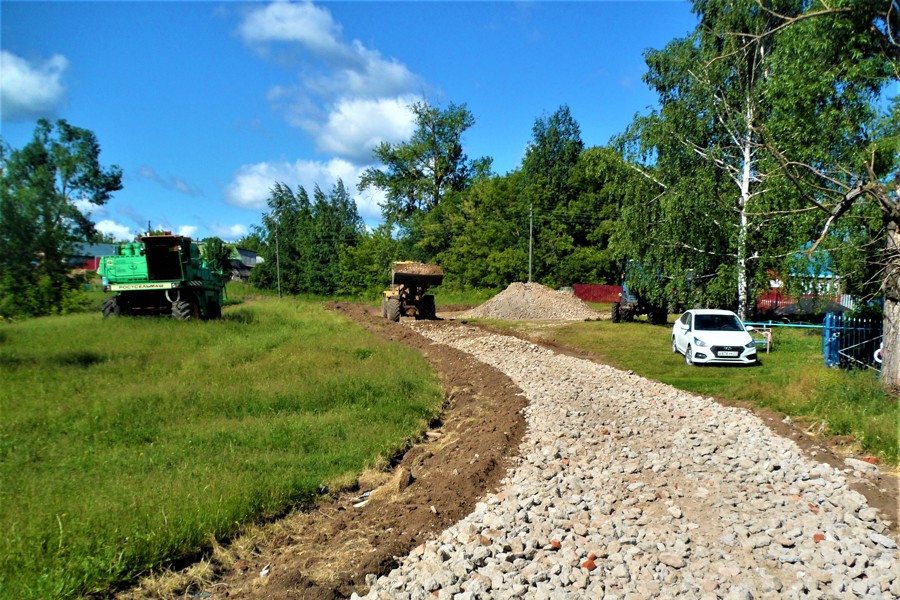 В с. Игорвары идут работы по ремонту дороги в рамках программы инициативного бюджетирования