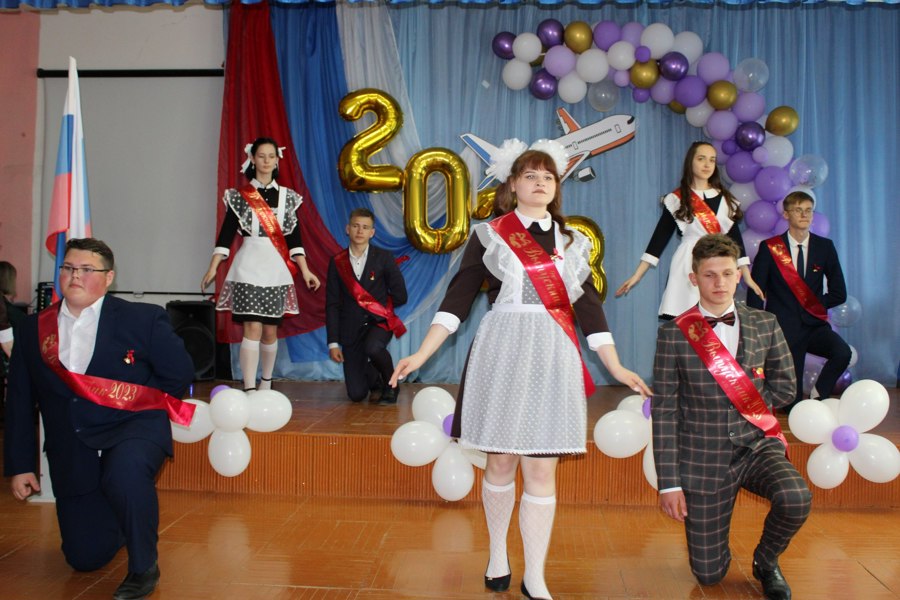 В школах Алатырского муниципального округа прошли торжественные мероприятия, посвященные празднованию «Последнего звонка»