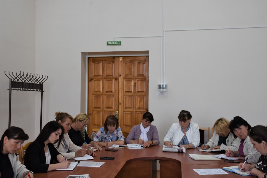Глава Аликовского муниципального округа Александр Терентьев провел еженедельное совещание.