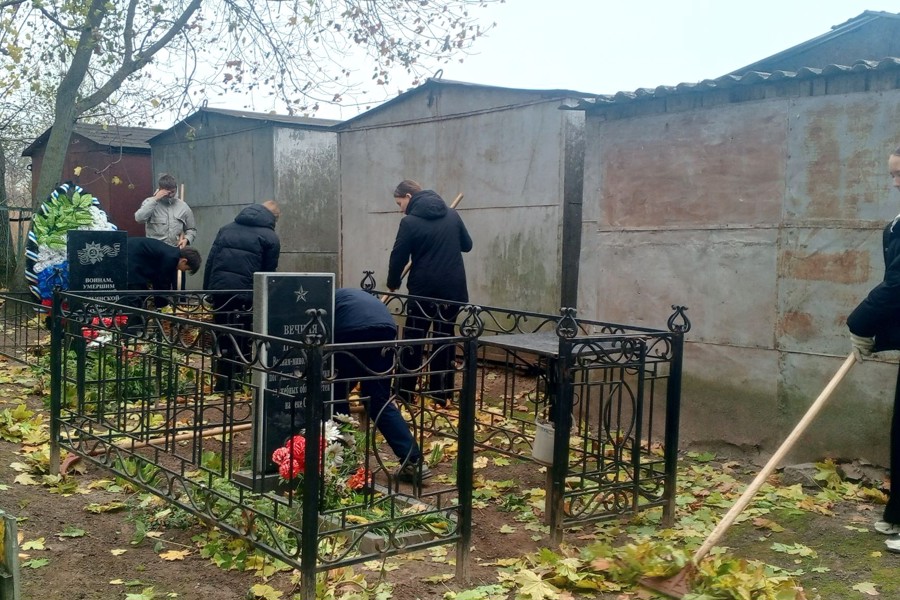 Места захоронения солдат приведены в порядок.