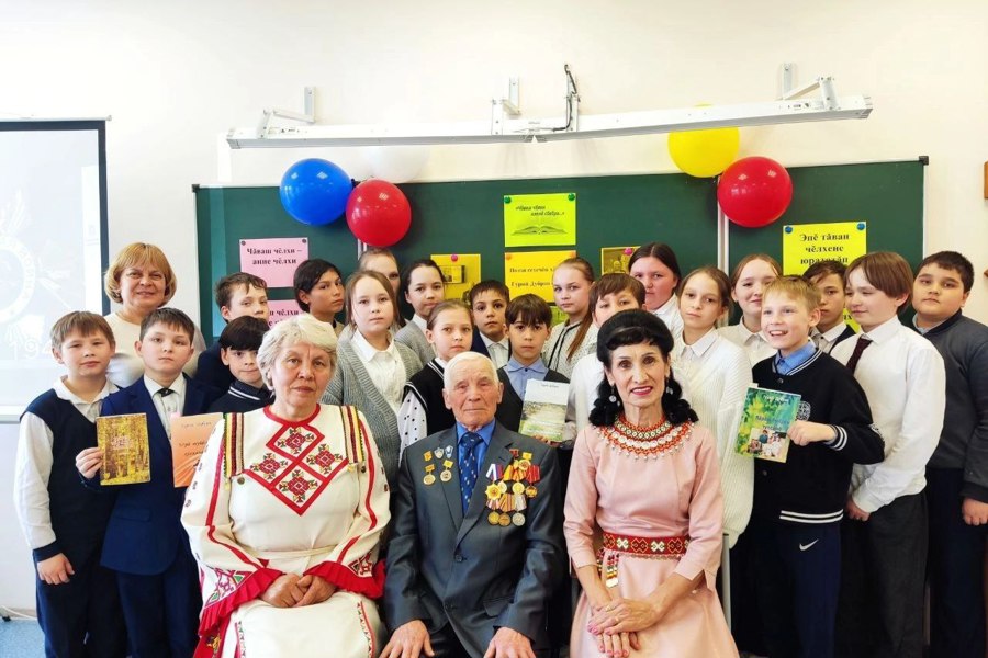 Творческая встреча Гурия Дуброва с учениками пятого класса Красноармейской школы
