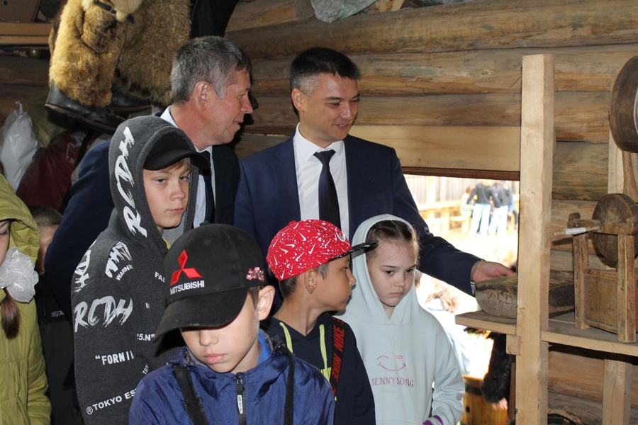 Ядринский муниципальный округ с рабочим визитом посетил Дмитрий Захаров