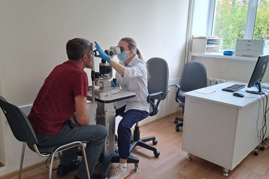 В Чебоксарах офтальмологи приняли 140 пациентов в День открытых дверей