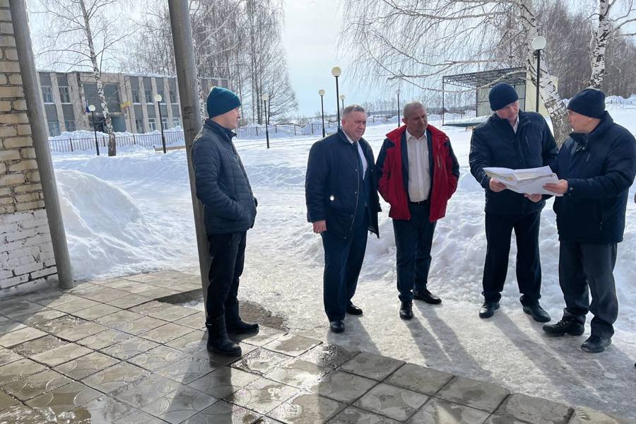Глава Комсомольского муниципального округа Николай Раськин ознакомился с ходом капитального ремонта объекта