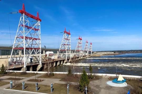 Для пропуска половодья Чебоксарская ГЭС открыла донные водосбросы