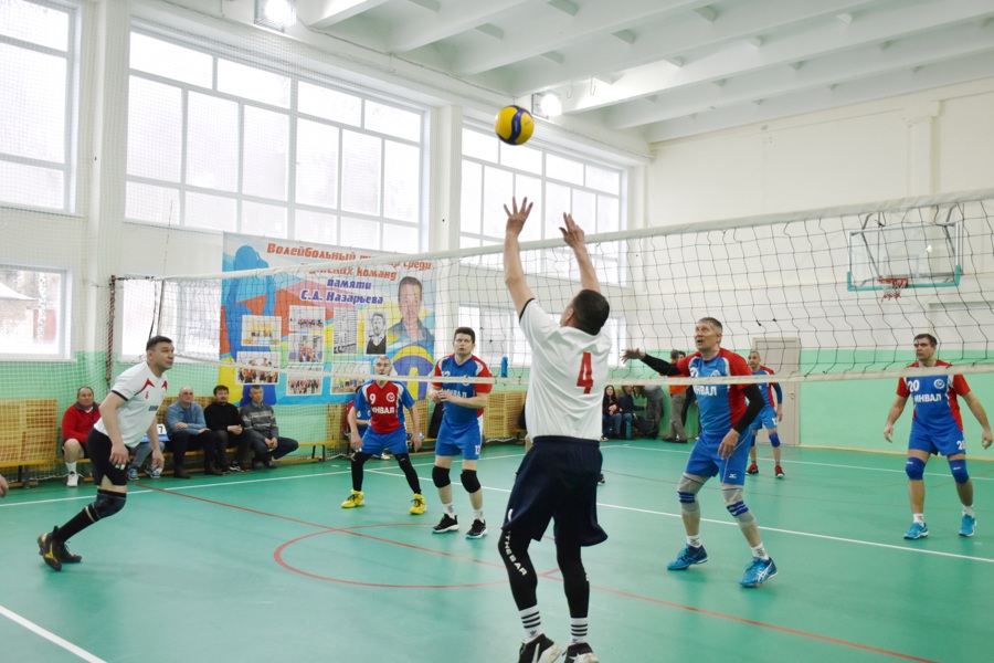 В память об учителе географии Святославе Дмитриевиче Назарьеве прошёл традиционный волейбольный турнир
