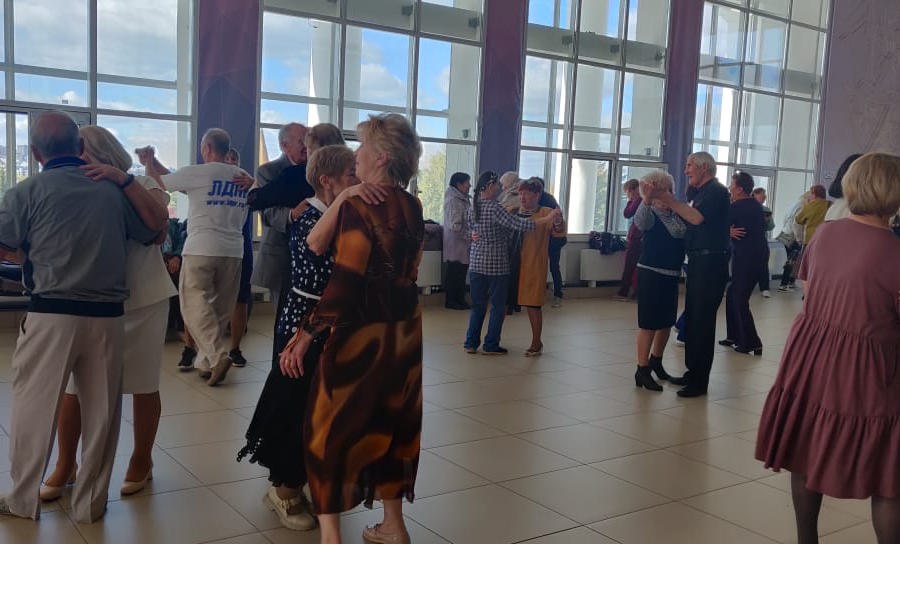 В Калининском районе прошли праздничные мероприятия, посвящённые Международному дню пожилых людей