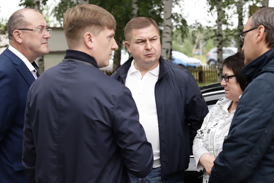 Вице-премьер Правительства Чувашии Владимир Степанов ознакомился с ходом строительства и ремонта объектов здравоохранения в трех муниципальных округах