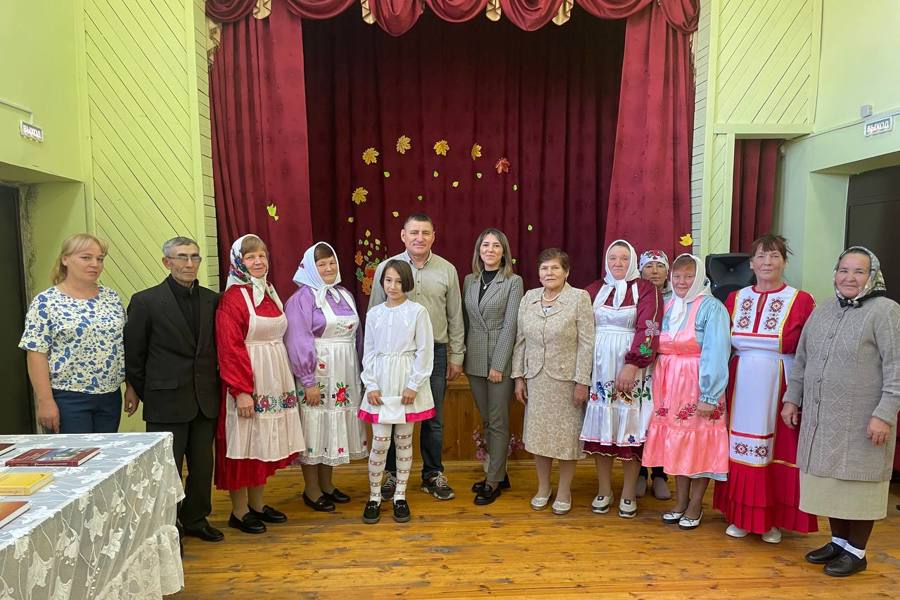 Поздравили с Днем пожилых жителей д. Бикмурзино Комсомольского МО
