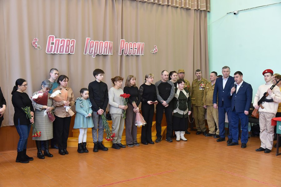 Александр Шакин принял участие в открытии «Парты Героя» в Ибресинском муниципальном округе