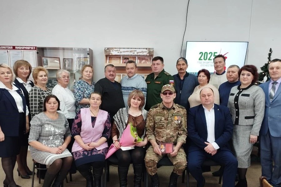 На торжественном мероприятии в Ходарской сельской библиотеке им. В.Ф. Николаева прошло награждение медалью участника специальной военной операции