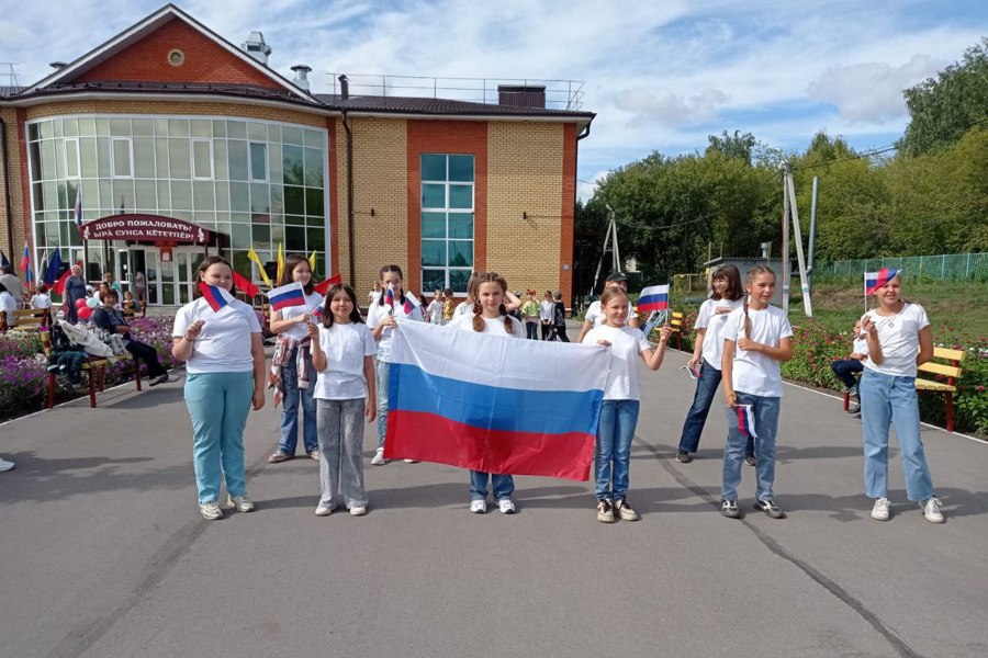 Состоялось праздничное мероприятие «Российский флаг-наш символ и богатство»