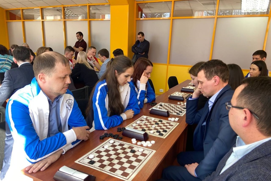 Команда Госслужбы Чувашии по конкурентной политике и тарифам приняла участие в соревнованиях по шашкам и шахматам