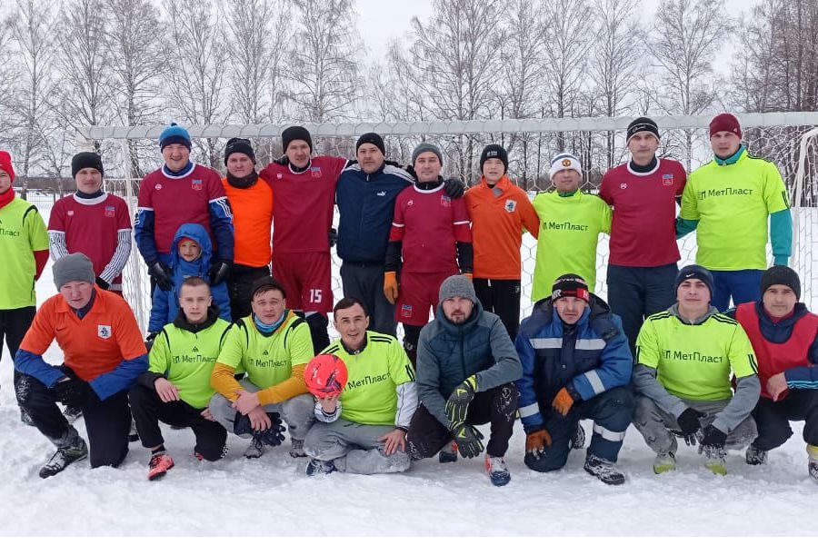 На стадионе «Труд» прошел зимний кубок по футболу Ядринского муниципального округа, приуроченный Дню защитника Отечества.