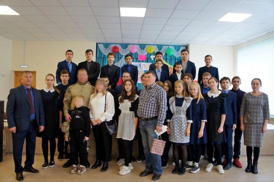 В Шибылгинской школе состоялась встреча с участником СВО