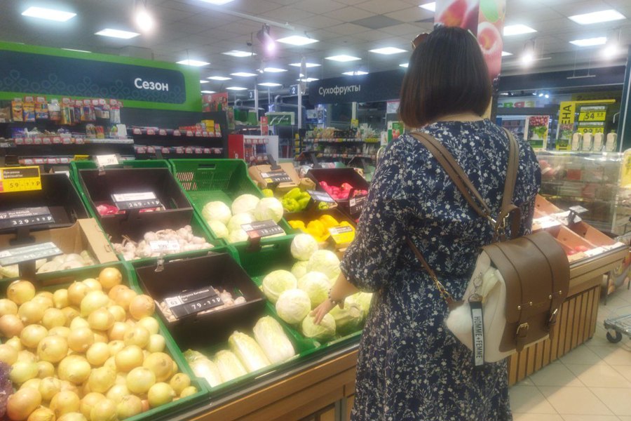 В Чебоксарах за неделю снизились цены на колбасу, сгущёнку и яблоки