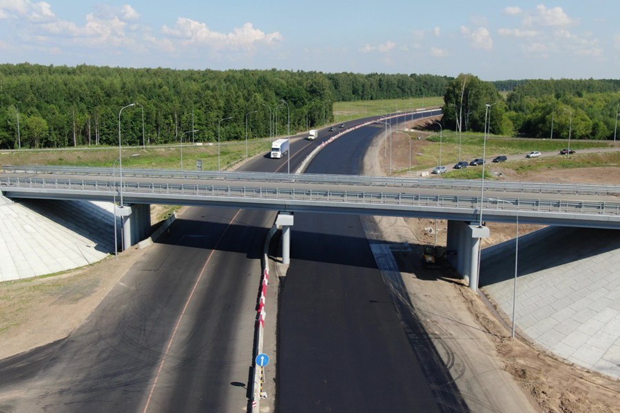 Владимир Путин поручил подготовить предложения по развитию автодорог республики