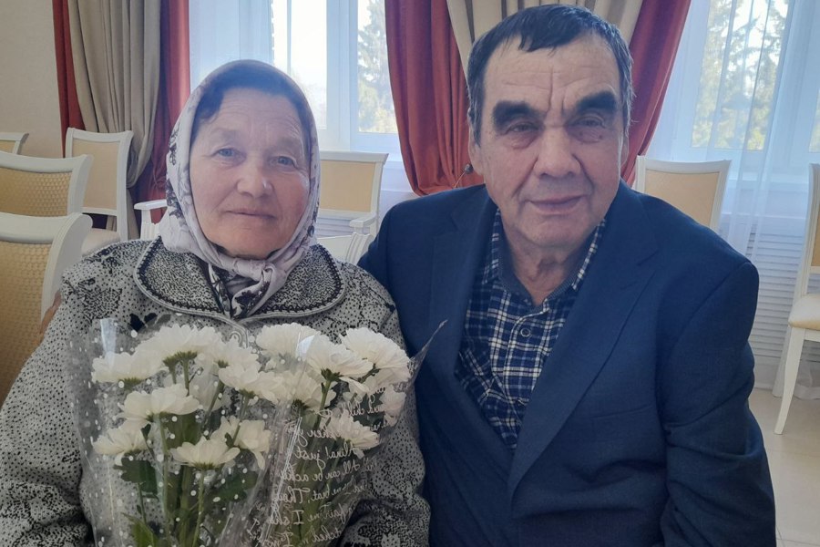 В Международный день Семьи супруги Петровы отметили золотую свадьбу