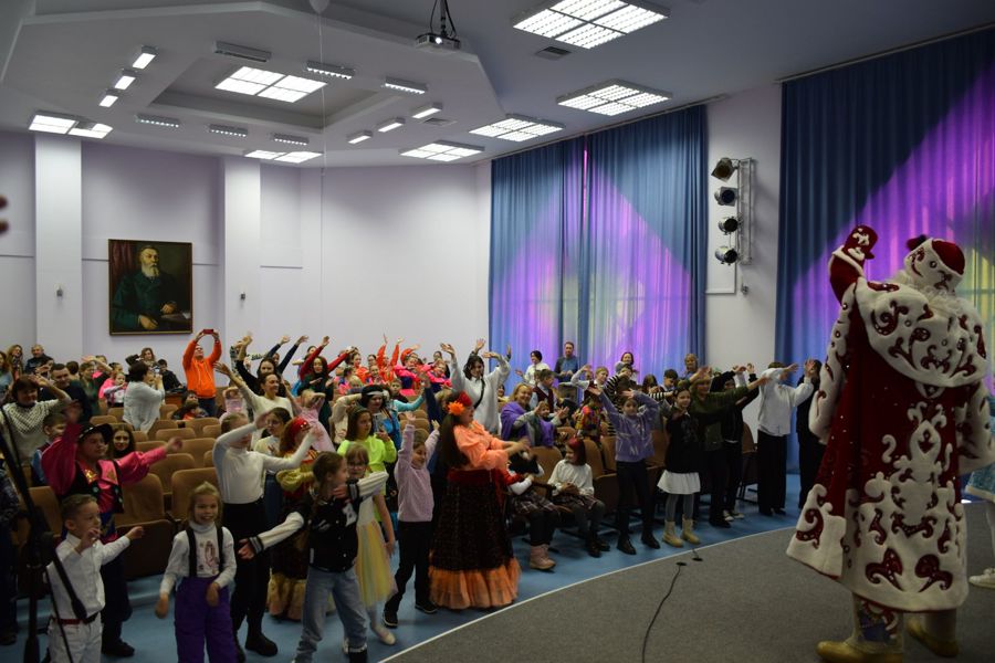 Национальная библиотека Чувашской Республики открыла Год семьи фестивалем «Рождество в кругу друзей»