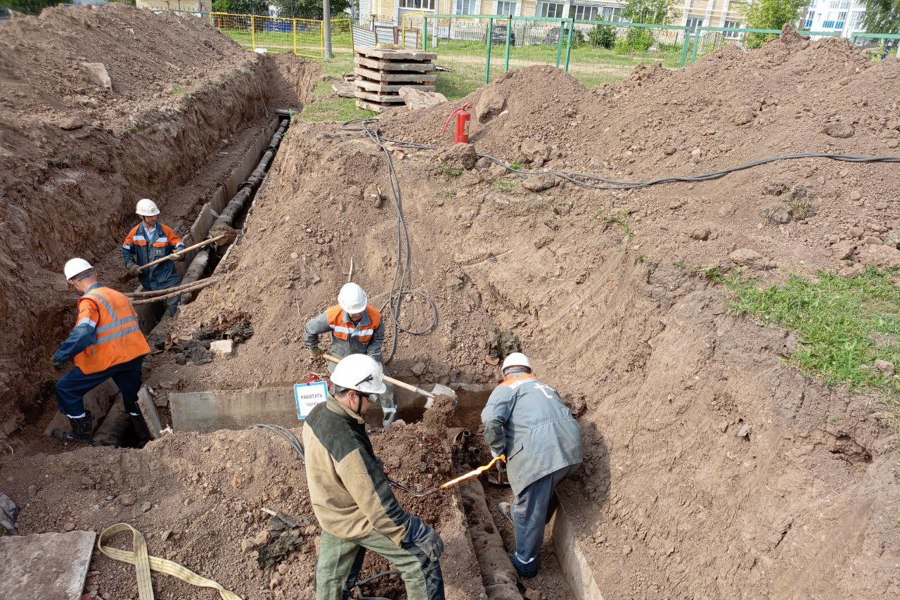 На улице Афанасьева в Чебоксарах проходит перекладка теплосети