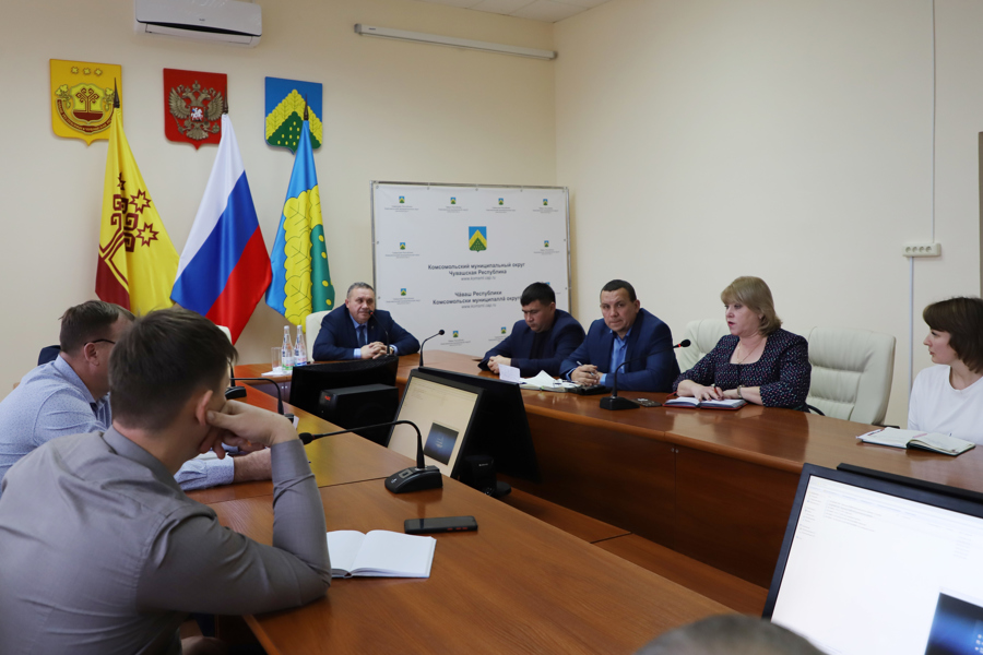 Глава Комсомольского округа Николай Раськин провел совещание с представителями подрядных организаций по подготовке к зимнему содержанию дорог