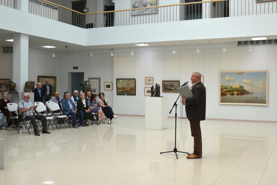 В ЧГХМ открылась выставка «Воспевая Чебоксары» к 555-летию столицы республики