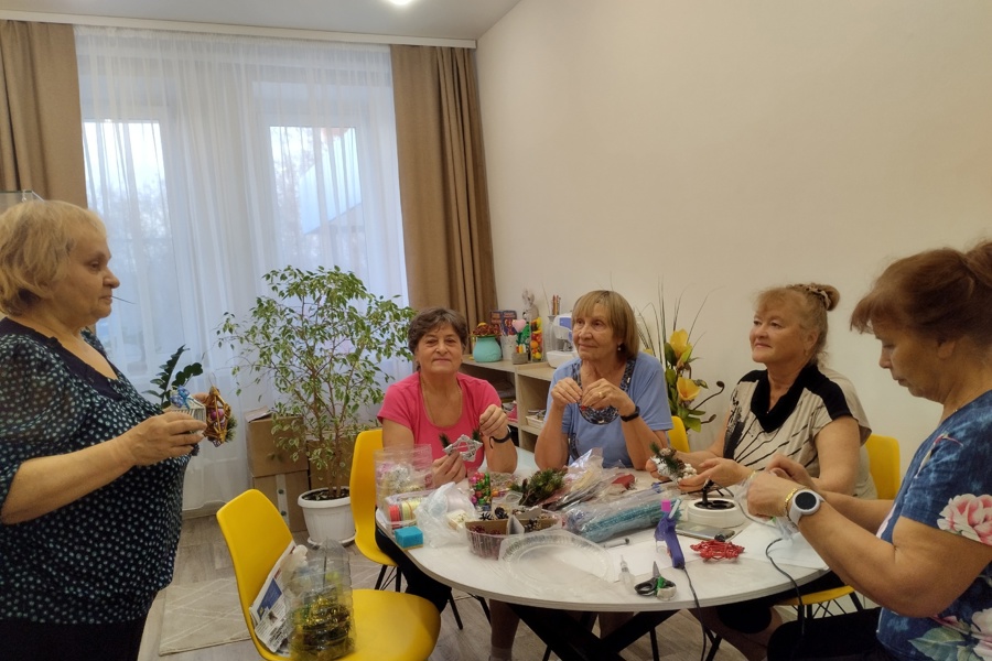 В Новочебоксарске пенсионеры находят радость в творчестве