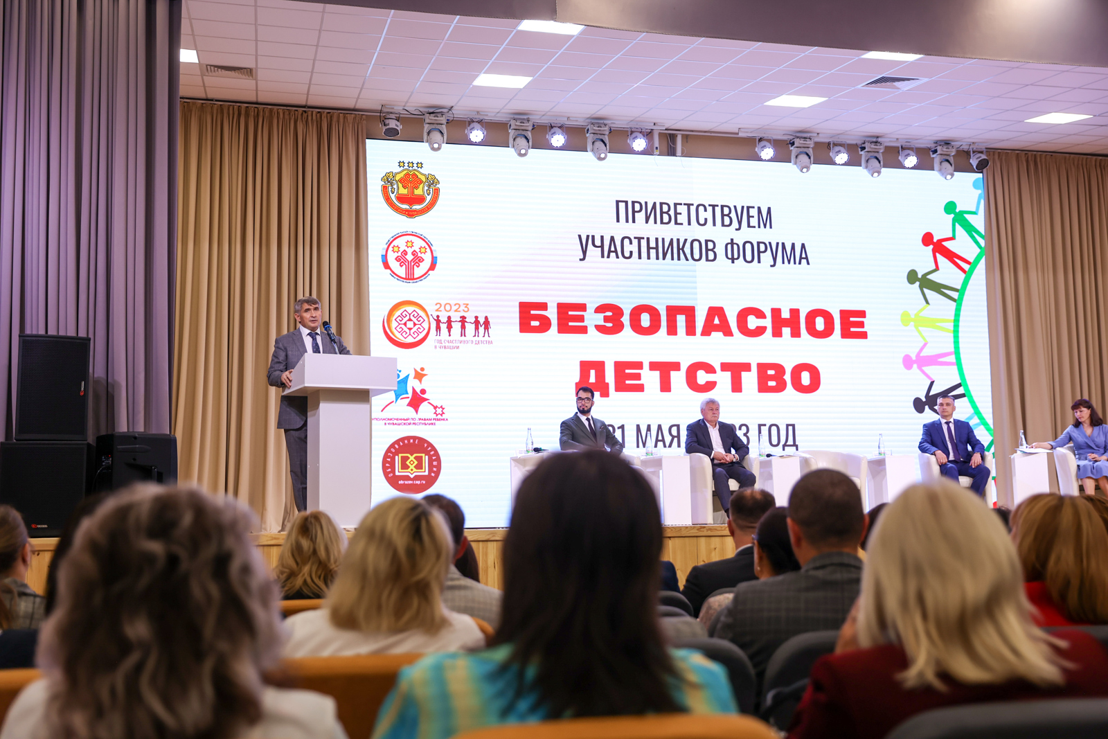 Олег Николаев дал старт гражданскому форуму «Безопасное детство»