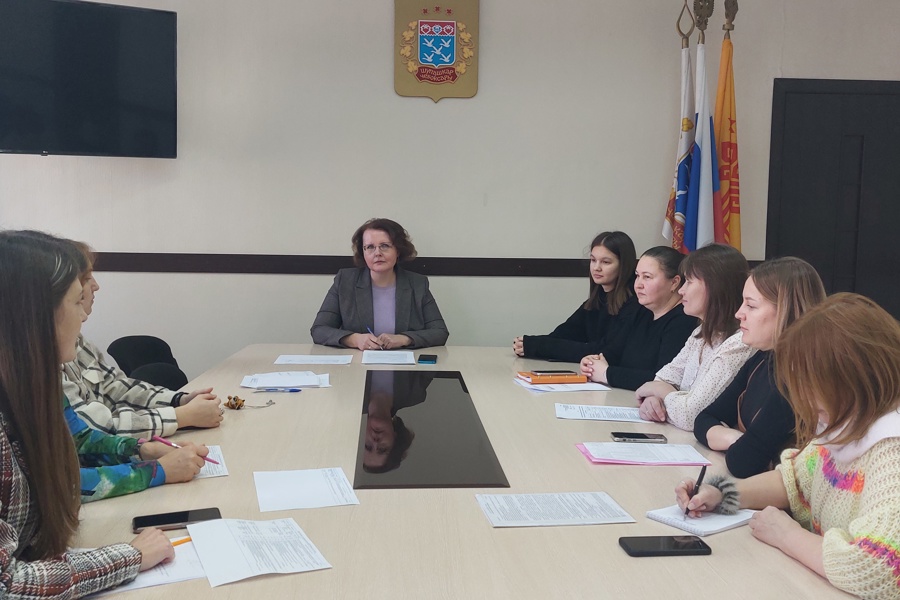Комиссия по делам несовершеннолетних и защите их прав по Ленинскому району провела рабочее совещание с социальными педагогами