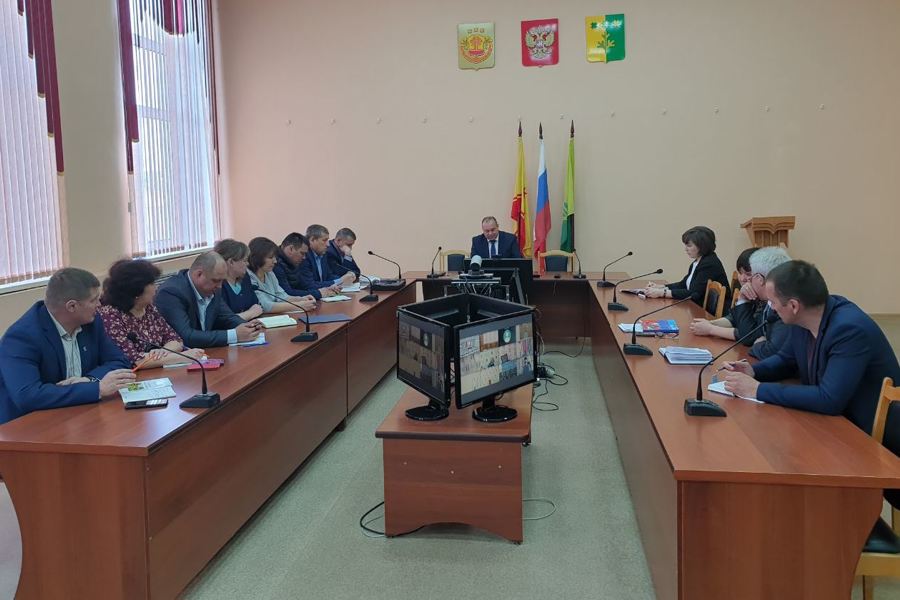 Еженедельное совещание провел глава Шемуршинского муниципального округа Александр Чамеев
