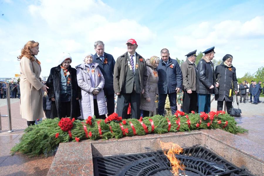 В День Победы в Чебоксарах состоялось возложение цветов к Монументу Воинской Славы