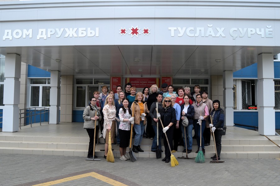Сотрудники Центра финансового и хозяйственного обеспечения Минкультуры Чувашии провели экологический субботник