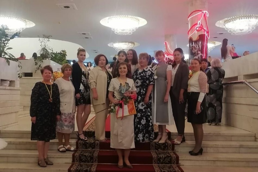 Делегация женщин из Ядринского муниципального округа приняла участие в праздничном финале Межрегионального конкурса «Я - женщина» 2024