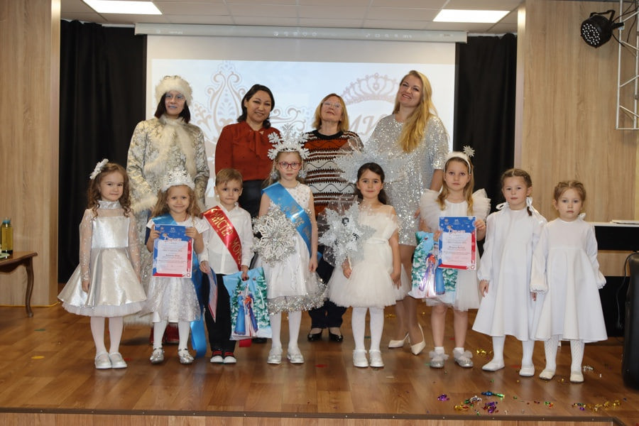 В Чебоксарах определили победителей городских детских конкурсов «Мисс Снежинка» и «Мистер Мороз»