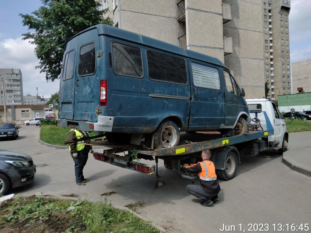 В Чебоксарах продолжаются рейды по эвакуации брошенных автомобилей |  02.06.2023 | Чебоксары - БезФормата