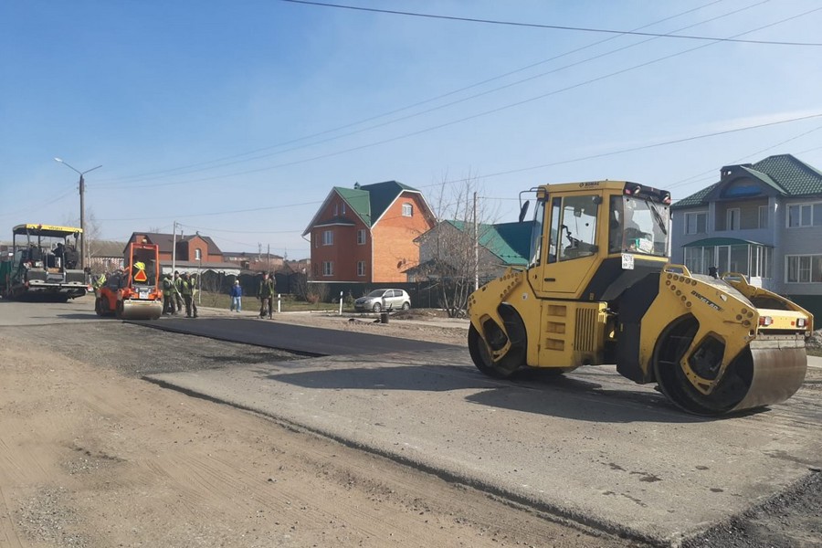 Работы в городе в канаше. Ремонт дорог. Ремонт дороги. Ремонт дороги в городе. Дорого Канаш тюлькой.