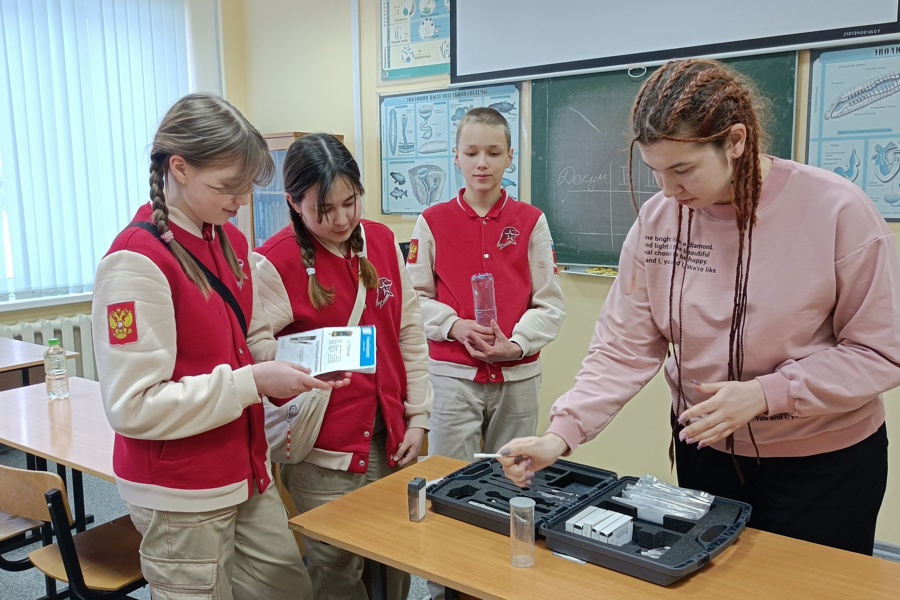 Юнармейцы Чувашии проводят исследования качества воды реки Волга