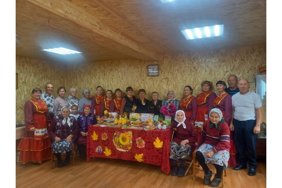 В Малотаябинском территориальном отделе прошел час творческого общения «Дарим вам тепло души»