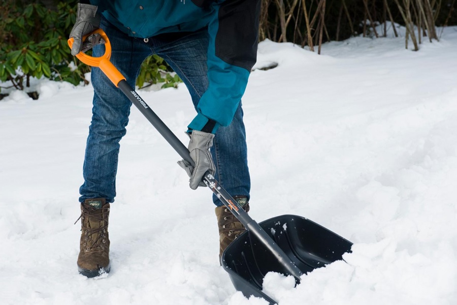 Об обязанности управляющих организаций по своевременной уборке придомовой территории от снега