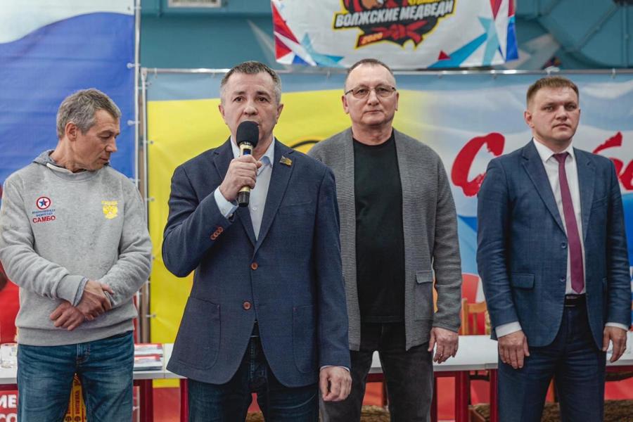 Владимир Карпов поприветствовал участников соревнований по самбо, посвященных 79-ой годовщине Победы в ВОВ