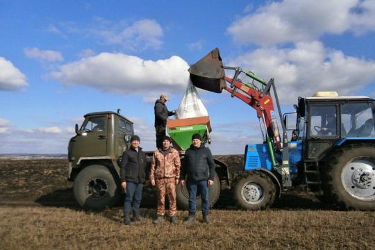 Полевые работы в Яльчикском муниципальном округе начались с подкормки многолетних трав азотными удобрениями
