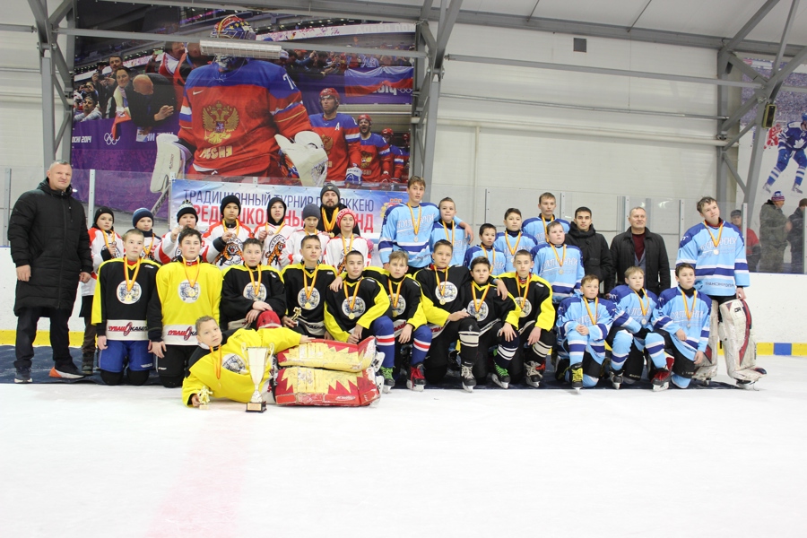 Команда «Медведи» победители ежегодного турнира по хоккею памяти О.И. Кортунова
