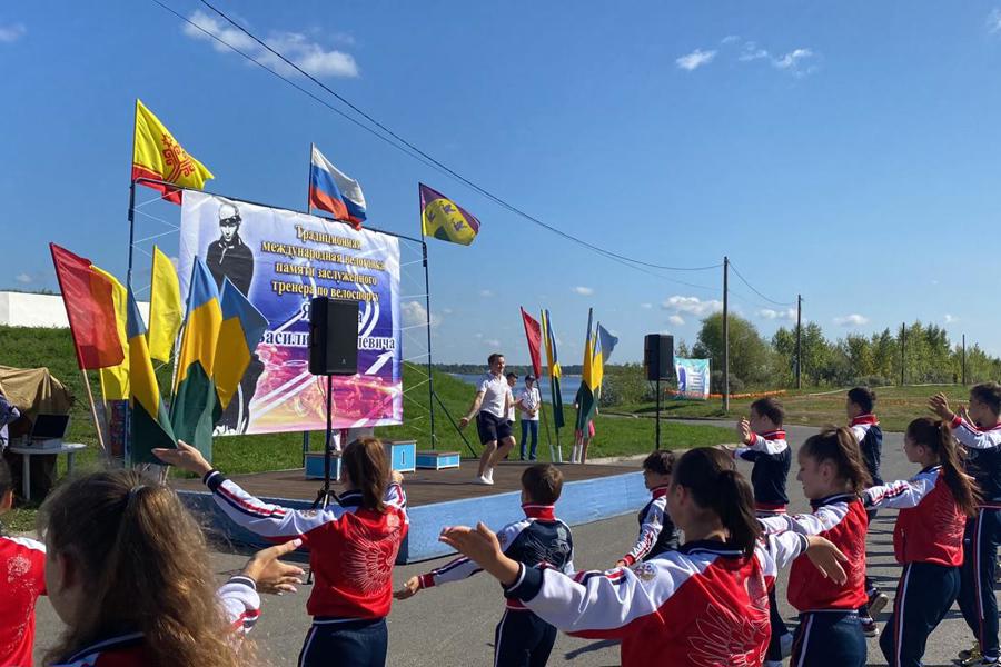 Сборная команда Чувашии по спортивной аэробике приняла участие в открытии международной велогонки!