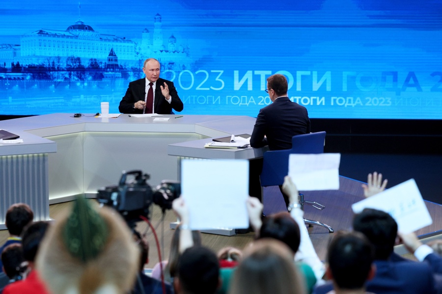 Президент России Владимир Путин: «Спорт вне политики, он призван объединять людей».